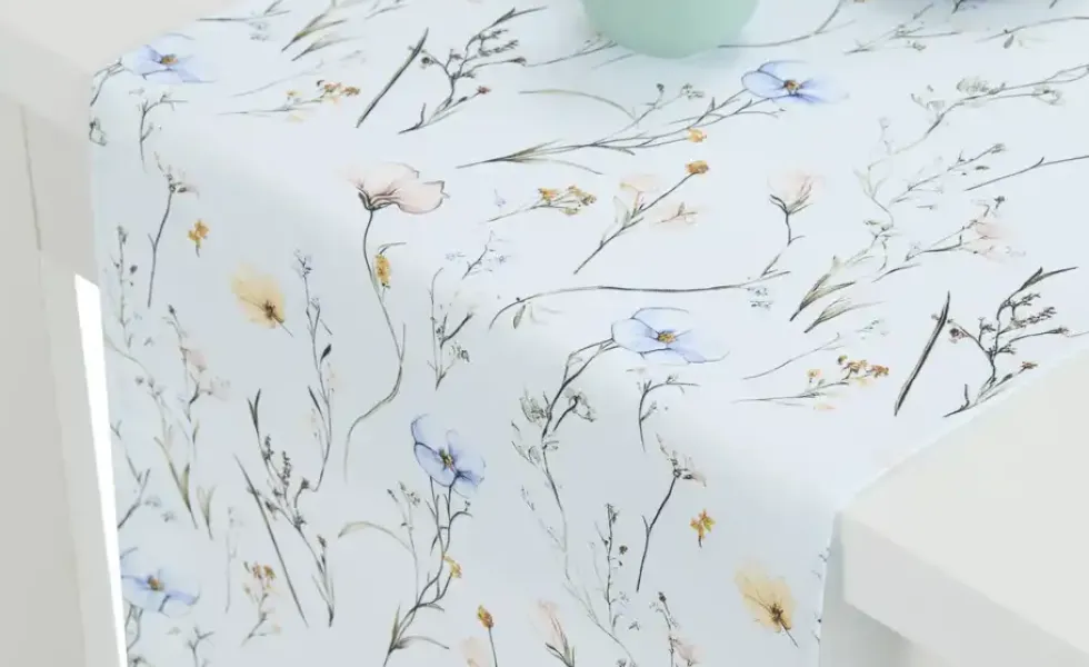 como Tischläufer Streublumen