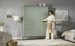 Kleiderschrank 3-türig, Salbeigrün, mit Einlegeböden Hemsby