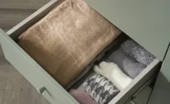 Kleiderschrank 3-türig, Salbeigrün, mit Einlegeböden Hemsby