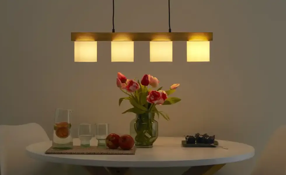 Pendelleuchte, 4-flammig, Holz/ Stoffschirm weiß